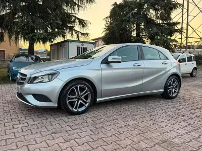 Usata Mercedes A180 Executive 109 CV (80 kW) 2015 Grigio Utilitaria