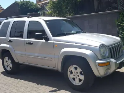 Usata Jeep Cherokee Limited 143 CV (105 kW) 2004 Argento SUV