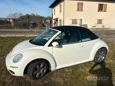 Usata VW New Beetle 105 CV (77 kW) 2008 Bianco Utilitaria