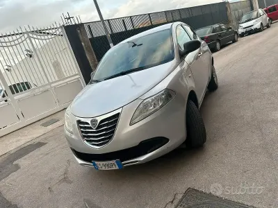 Usata Lancia Ypsilon 85 CV (62 kW) 2013 Grigio Utilitaria