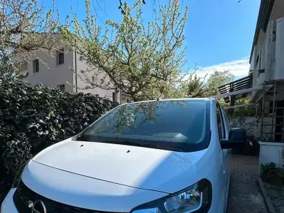 Usata Opel Vivaro-e Combi 120 CV (88 kW) 2019 Bianco Monovolume
