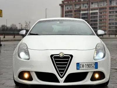 Usata Alfa Romeo Giulietta Quadrifoglio 235 CV (172 kW) 2011 Bianco Utilitaria