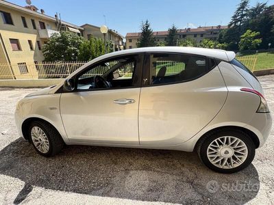 Usata Lancia Ypsilon 95 CV (69 kW) 2015 Grigio Utilitaria