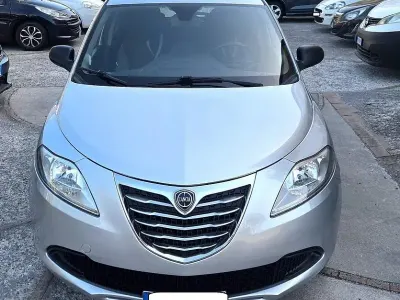 Begagnad Lancia Ypsilon 69 HK (50 kW) 2013 Grå Halvkombi