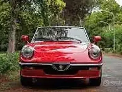 Usata Alfa Romeo Spider 101 CV (74 kW) 1989 Rosso Cabrio