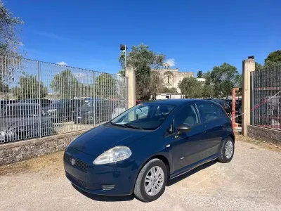 Usata Fiat Grande Punto S 75 CV (55 kW) 2011 Bluazzurro Utilitaria