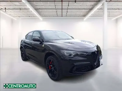 Usata Alfa Romeo Stelvio Quadrifoglio 568 CV (417 kW) 2020 Nero metallizzato SUV