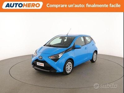 Usata Toyota Aygo Connect Style 72 CV (52 kW) 2019 Blu Utilitaria