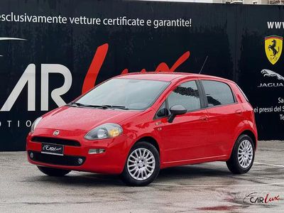 Usata Fiat Punto Young 69 CV (50 kW) 2014 176 rosso Utilitaria