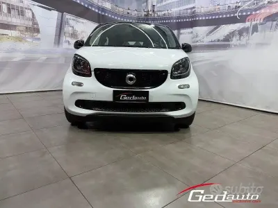 Begagnad Smart ForFour Passion 71 HK (52 kW) 2019 Vit Halvkombi