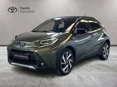 Usata Toyota Aygo X Lounge 72 CV (52 kW) 2022 Cardamom green & black met SUV