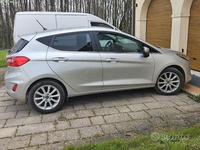 Usata Ford Fiesta Titanium 85 CV (62 kW) 2018 Grigio Utilitaria