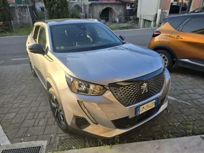 Usata Peugeot 2008 Allure 131 CV (96 kW) 2023 Grigio SUV