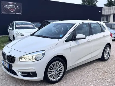 Usata BMW 218 Active Tourer Luxury Line 150 CV (110 kW) 2015 Bianco Monovolume