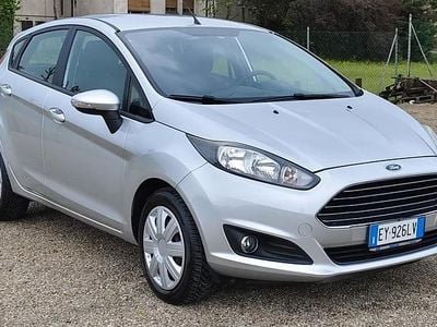 Usata Ford Fiesta 95 CV (69 kW) 2015 Grigio Berlina