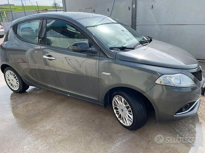 Usata Lancia Ypsilon 69 CV (50 kW) 2017 Grigio Utilitaria