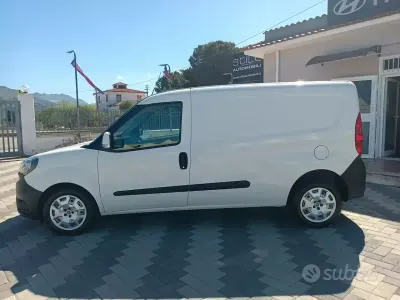 Begagnad Fiat Doblò 120 HK (88 kW) 2021 Vit Minibuss