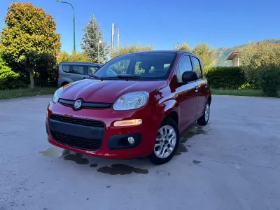 Usata Fiat Panda Lounge 69 CV (50 kW) 2014 Rosso Utilitaria
