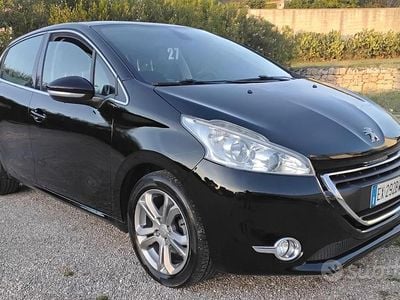 Usata Peugeot 208 Active 68 CV (50 kW) 2014 Nero Utilitaria