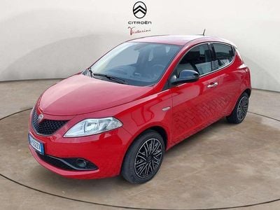 Usata Lancia Ypsilon Gold 69 CV (50 kW) 2021 Rosso Utilitaria