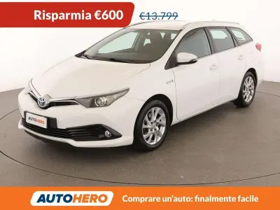 Usata Toyota Auris Hybrid Active 99 CV (72 kW) 2016 Bianco Station wagon