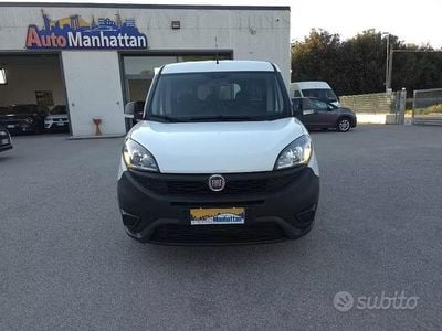 Begagnad Fiat Doblò 105 HK (77 kW) 2022 Vit Minibuss
