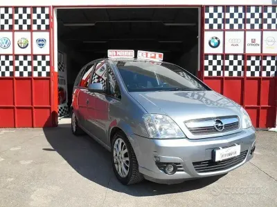 Begagnad Opel Meriva Enjoy 90 HK (66 kW) 2010 Grå Minibuss