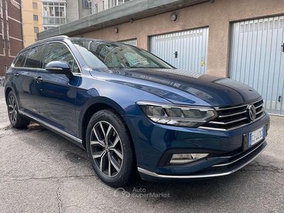 Usata VW Passat Executive 150 CV (110 kW) 2022 Blu/azzurro Station wagon