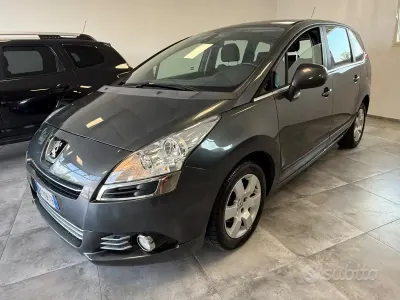 Usata Peugeot 5008 Active 112 CV (82 kW) 2012 Grigio Monovolume