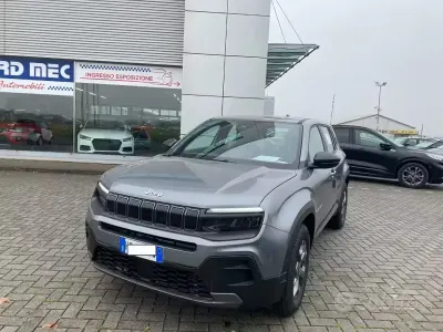 Nuova Jeep Avenger Longitude 101 CV (74 kW) 2026 Grigio SUV