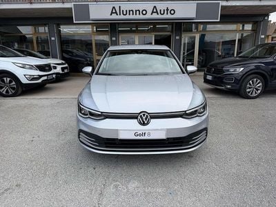Usata VW Golf VIII Life 116 CV (85 kW) 2022 Argento Berlina