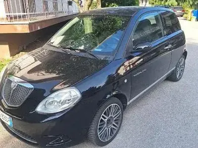 Usata Lancia Ypsilon 60 CV (44 kW) 2009 Nero Utilitaria