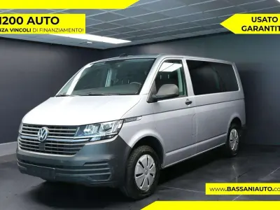 Usado VW Caravelle Trendline 110 CV (80 kW) 2022 Gris Van
