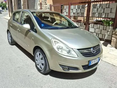 Usata Opel Corsa 75 CV (55 kW) 2007 Oro Utilitaria