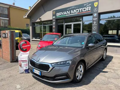 Usata Skoda Octavia Executive 150 CV (110 kW) 2023 Grigio Station wagon