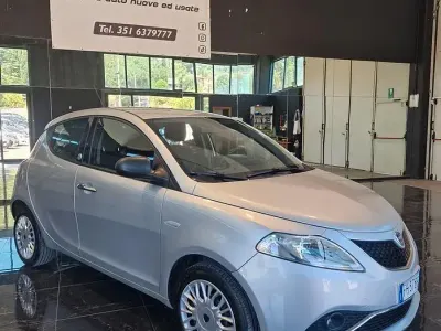 Usata Lancia Ypsilon 69 CV (50 kW) 2017 Grigio Utilitaria