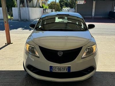 Usata Lancia Ypsilon 69 CV (50 kW) 2021 Bianco Utilitaria
