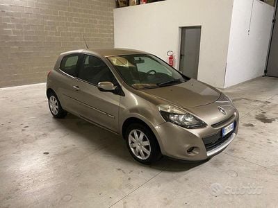 Brugt Renault Clio II Luxe 75 HK (55 kW) 2009 Gul Sedan