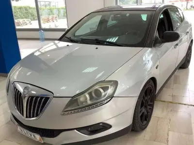 Usata Lancia Delta 120 CV (88 kW) 2009 Utilitaria