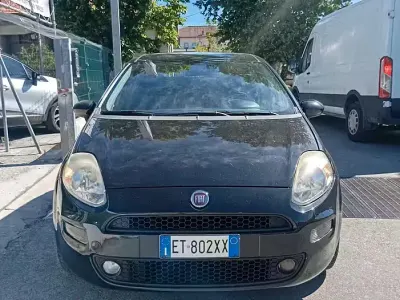 Usata Fiat Punto Street 77 CV (56 kW) 2014 Nero Utilitaria