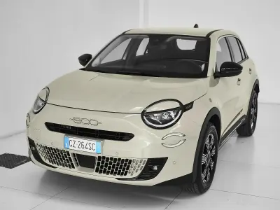 Usata Fiat 600 145 CV (106 kW) 2025 Beige SUV