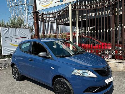 Usata Lancia Ypsilon 85 CV (62 kW) 2018 Blu Utilitaria