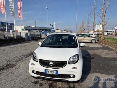 Begagnad Smart ForFour 61 HK (44 kW) 2019 Vit Halvkombi