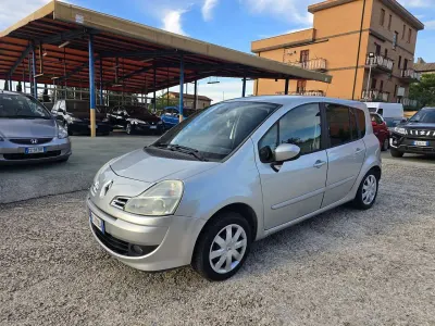 Usata Renault Grand Modus 101 CV (74 kW) 2011 Argento Monovolume