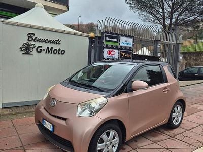 Begagnad Toyota iQ 68 HK (50 kW) 2012 Röd Halvkombi