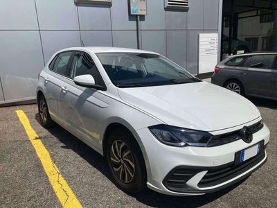 Usata VW Polo 80 CV (58 kW) 2023 Bianco puro Berlina