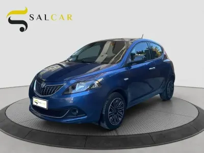 Usata Lancia Ypsilon Gold 69 CV (50 kW) 2022 Blu Utilitaria