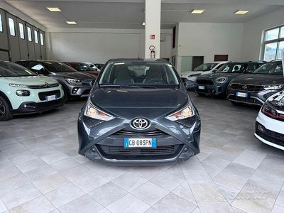 Usata Toyota Aygo Connect Style 72 CV (52 kW) 2020 Grigio Utilitaria
