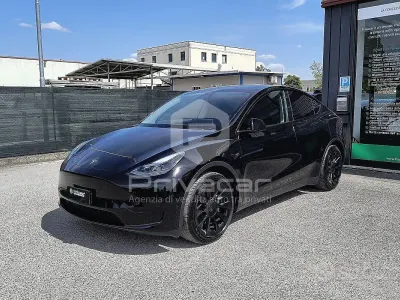 Usata Tesla Model Y RWD 125 kW (170 CV) 2023 Nero SUV