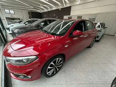 Usado Fiat Tipo Lounge 95 HP (69 kW) 2019 Vermelho Sedan